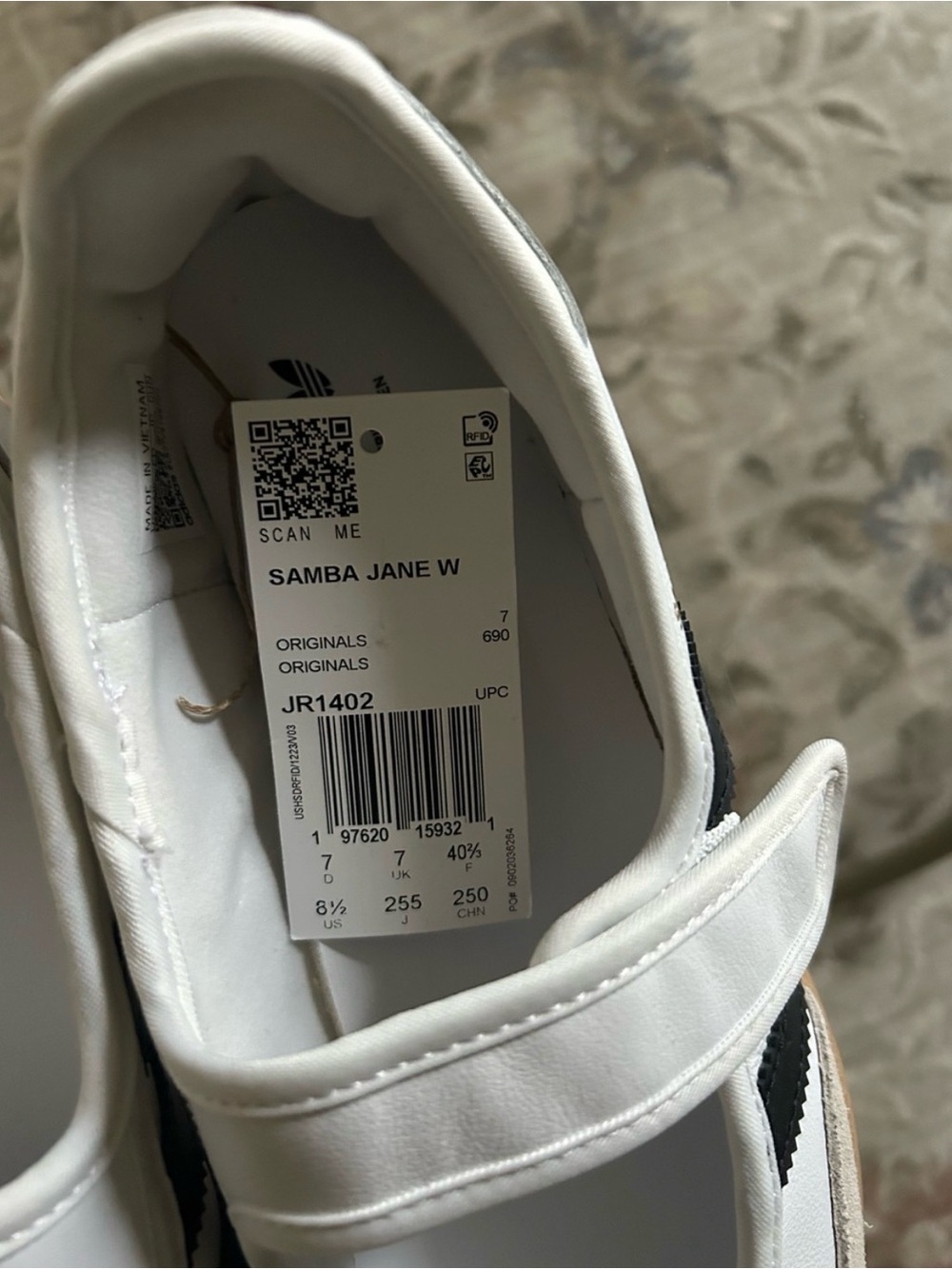 Adidas - Picture 6 of 7